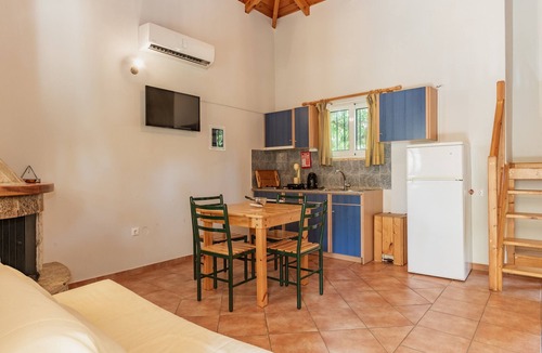 Astros House | Country House 'Maisonette with Private Patio 1' with Mountain View, Wi-Fi and Air Conditioning