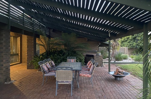 Swan Hill House | Country lifestyle on acres 4 minute drive from the Main Street