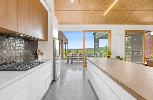 Connewarre House | Country Views and Coastal Bliss