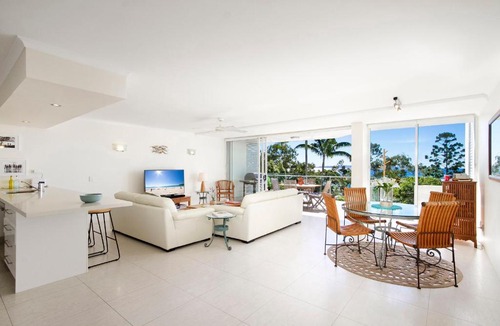 Noosa Heads House | Courtyard Charm, Ocean Views, Little Cove