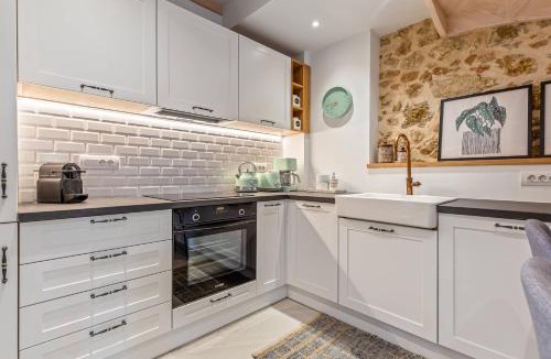 Lakones Apartment | Courtyard Cottage Corfu