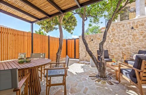 Lakones Apartment | Courtyard Cottage Corfu