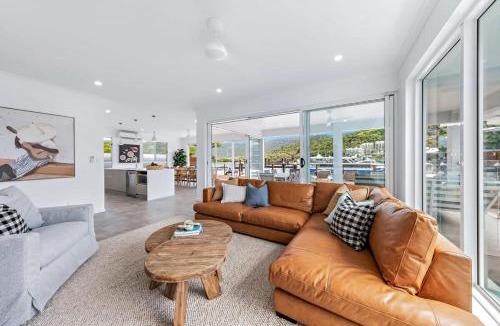 Airlie Beach House | Cove 18 - Luxury beach house