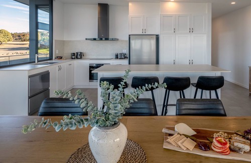 Penneshaw Apartment | Cove Landing Marina Apartments 1,2&3 Sleeps 12