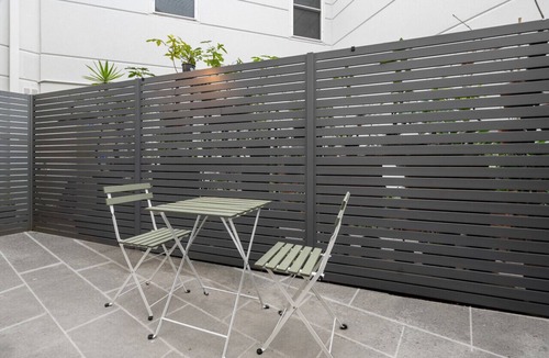 South Melbourne Apartment | Coventry Gardens Family Escape -sleeps 4