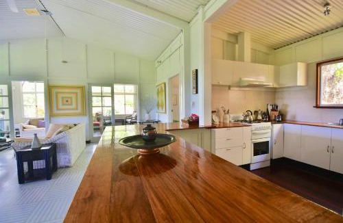 Cow Bay House | Cow Bay Hilltop Escape