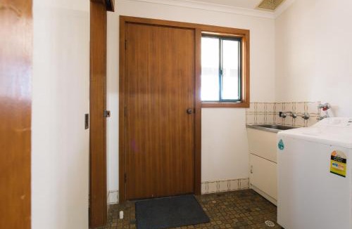 Playford Hotel | Cowell Foreshore Caravan Park