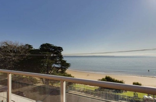 Cowes Apartment | COWES BEACHFRONT RETREAT - WiFi + Netflix
