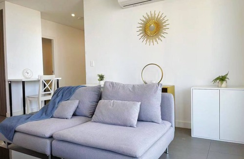 Burwood Apartment | Cozy 1B1B in Burwood CBD