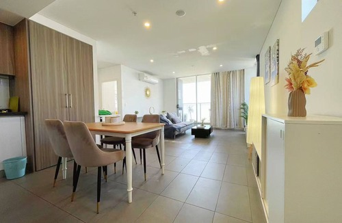 Burwood Apartment | Cozy 1B1B in Burwood CBD