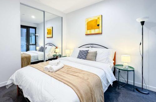 Hawthorn Apartment | Cozy 1BR Apt Walk to Swinburne & Glenferrie Rd