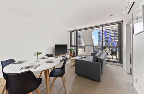 Melbourne Central Business District Apartment | Cozy 2BR Apt Next to Victoria Market + City Views