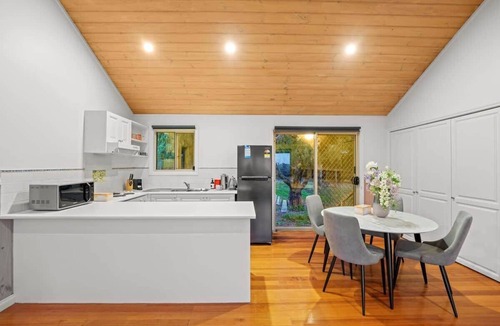 Balnarring Cottage | Cozy 2BR Cottage Near Beach & Village Shops