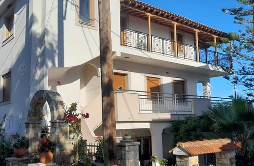 Patitiri Apartment | Cozy 3-bedroom apartment with fantastic sea view in fabulous Alonissos.
