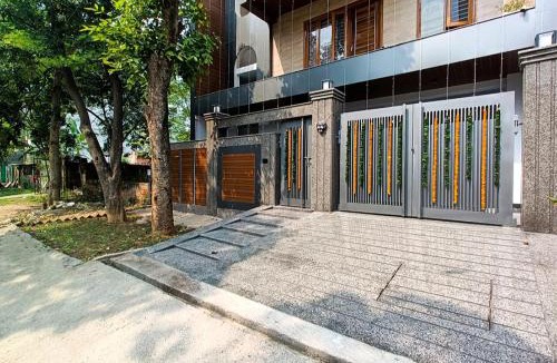 Greater Noida House | Cozy and Tranquil nest with wifi and homely care