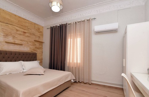 Ermoupoli Apartment | Cozy appartment,near Hermoupolis SyrosPet friendlyKid friendly