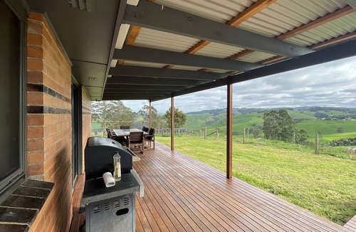 Mount Eccles House | Cozy comfort, spectacular view, central South Gippsland location! Sleeps 12!n