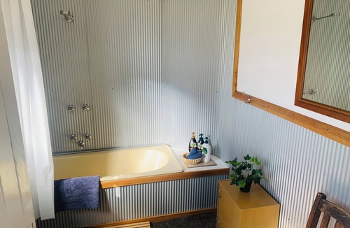Tatiara House | Cozy cottage close to all amenities. Family and Pet friendly