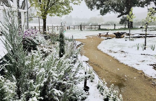 Springmount House | Cozy Fox- Luxury farm stay (near Daylesford) Breathtaking views