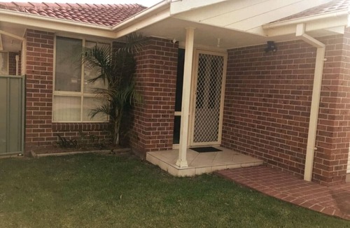 Worrigee House | Cozy Modern House in Worrigee 3mins walk to Shops