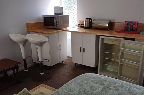 Atherton House | Cozy Room with Separate Entrance and Ensuit Bathroom