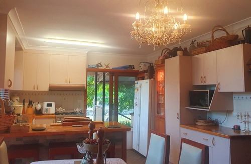 Mount Beauty Cottage | Cozy rustic cottage in the heart of Mt Beauty.Stone fireplace,off street parking