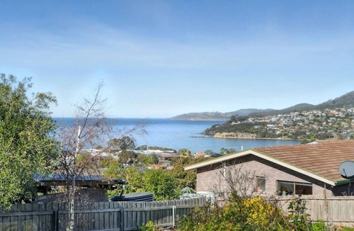 Blackmans Bay Apartment | Cozy Studio Retreat | Blackmans