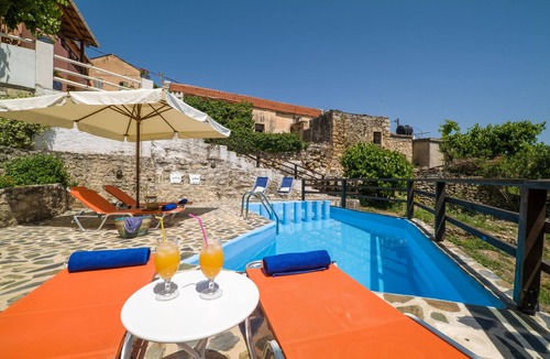 Tzitzifes Villa | COZY VILLA ZOI