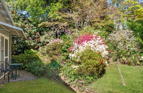 Wentworth Falls House | Crabapple Southside Mountain Cottage Pet Friendly