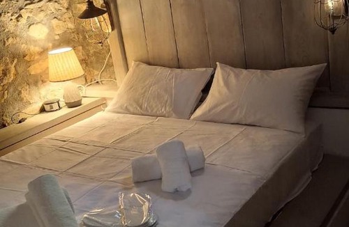 Kakorrevma House | Crafted in Stone