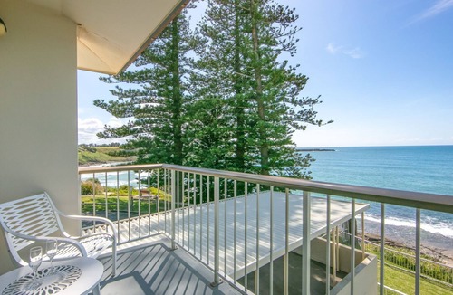 Yamba Apartment | Craigmore On the Beach Unit 13 - One of the most desirable holiday locations in Yamba.