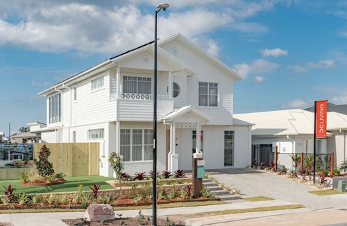 Bahrs Scrub House | CreamElegance: Brand-new Luxury 4BR Ex-DisplayHome