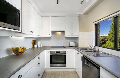 Cremorne Apartment | Cremorne - HAMP1 - Hampden Avenue - Bright 1BR with Sunroom, Balcony Garage Near Neutral Bay Shops