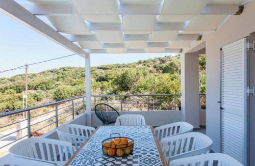 Apokoronas Villa | Cretan villa with views of the White Mountains