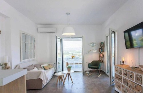 Apokoronas Villa | Cretan villa with views of the White Mountains