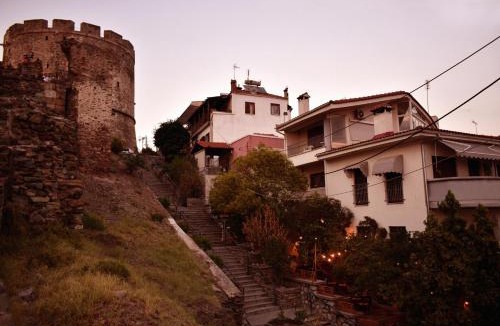 Agios Pavlos Hostel | Crossroads