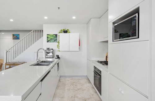 Wollongong Apartment | Crown Beach Escape Stylish Comfort by the Sea