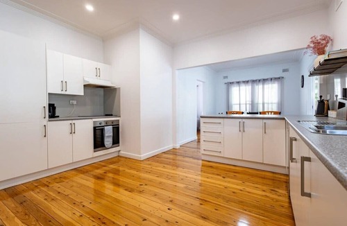 Dubbo House | Crown Comforts - Family Escape, Firepit