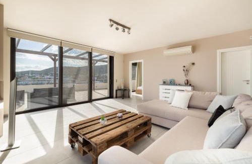 Souvala House | Cruise on Land