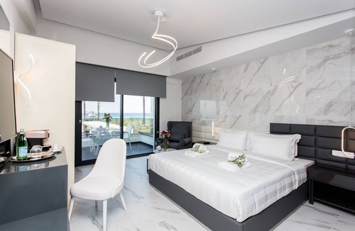 Polichrono Hotel | Crystal villas & suites