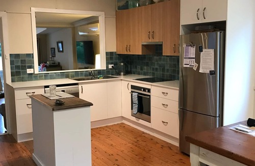 Culburra Beach Cottage | CUBBYHOUSE - Lake/Beach/Park opposite, Pet Friendly.nSleeps 7- 3 bdrm, 2 bathrmn