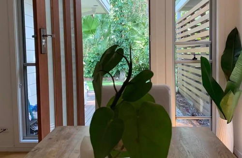 Currumbin Villa | Currumbin Beach Villa-Tropical Garden-Pets Welcome-Short walk to Currumbin Beach