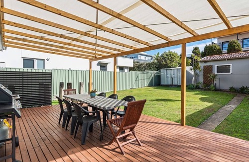 Wamberal Apartment | Cute Beach Escape 50m to Wamberal Beach