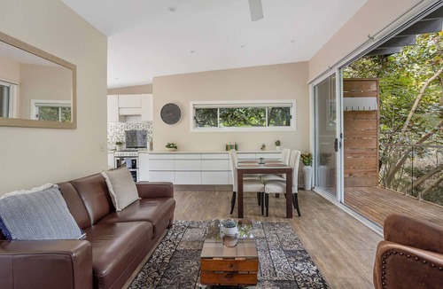 Randwick Apartment | Cute, private 2BR cottage ‘in the trees’, plus sofa bed, great location
