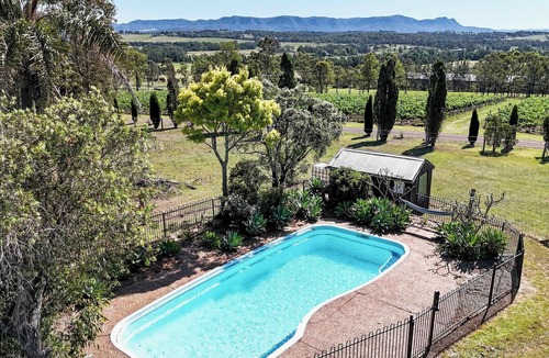 Lovedale Cottage | Cuvee Cottage - Family and pet friendly 4 bedroom cottage with pool and on-site cellar door
