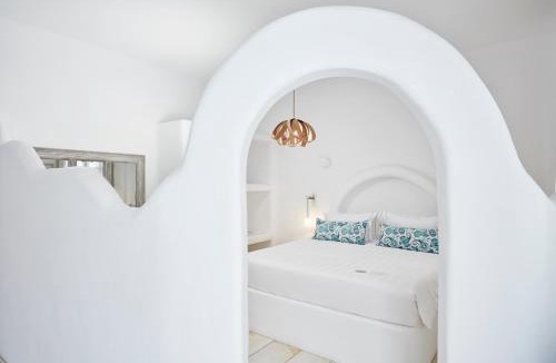 Santa Maria Bed & Breakfast | CYCLADES - Semi Based Apartment with Indoor Garden - Part Of White Dunes Luxury Boutique Hotel