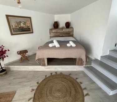 Falatados House | Cycladic Art Dame