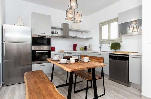 Plaka Villa | Cycladic inspired luxury villa with private pool and outdoor hottub in Plaka