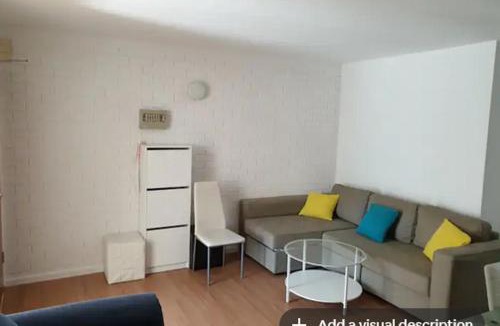 Turner House | Dana-Private Room in 3-Bedroom Apartment-1