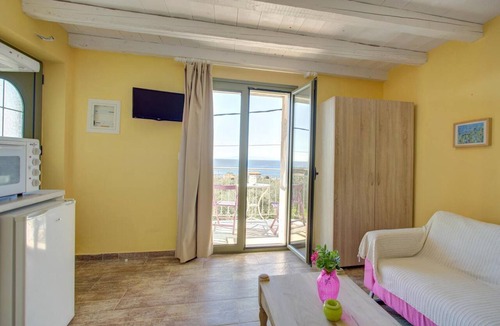 Riglia Apartment | Danae – Cozy Sea-View Retreat in the Peloponnese